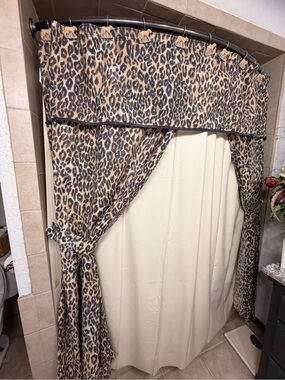 Leopard Print Shower Curtain Set - Tan & Black